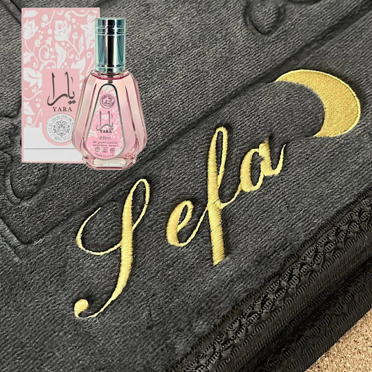 AKTION: Personalisierter Gebetsteppich + Lataffa YARA 50ml