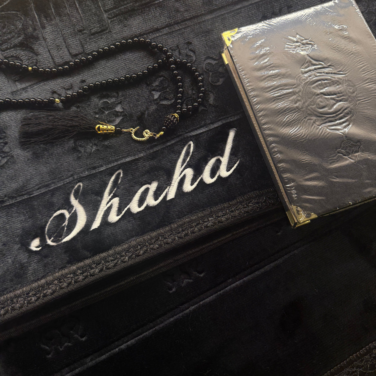 personalisierter Gebetsteppich in schwarz