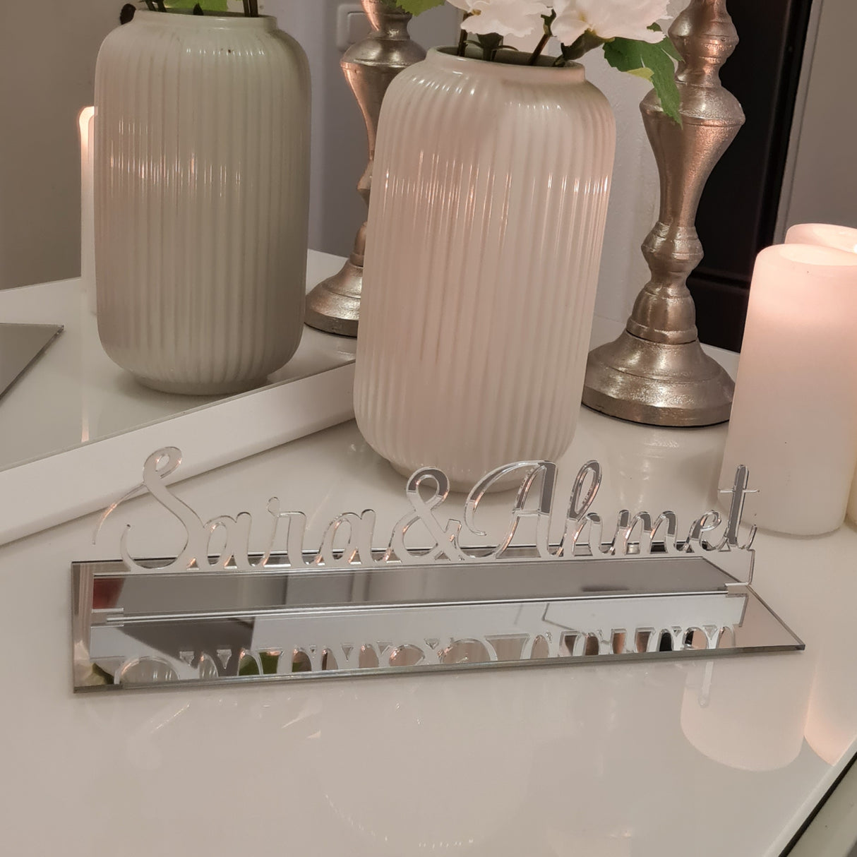 Tischaufsteller mit individualisierten Namen aus Silber