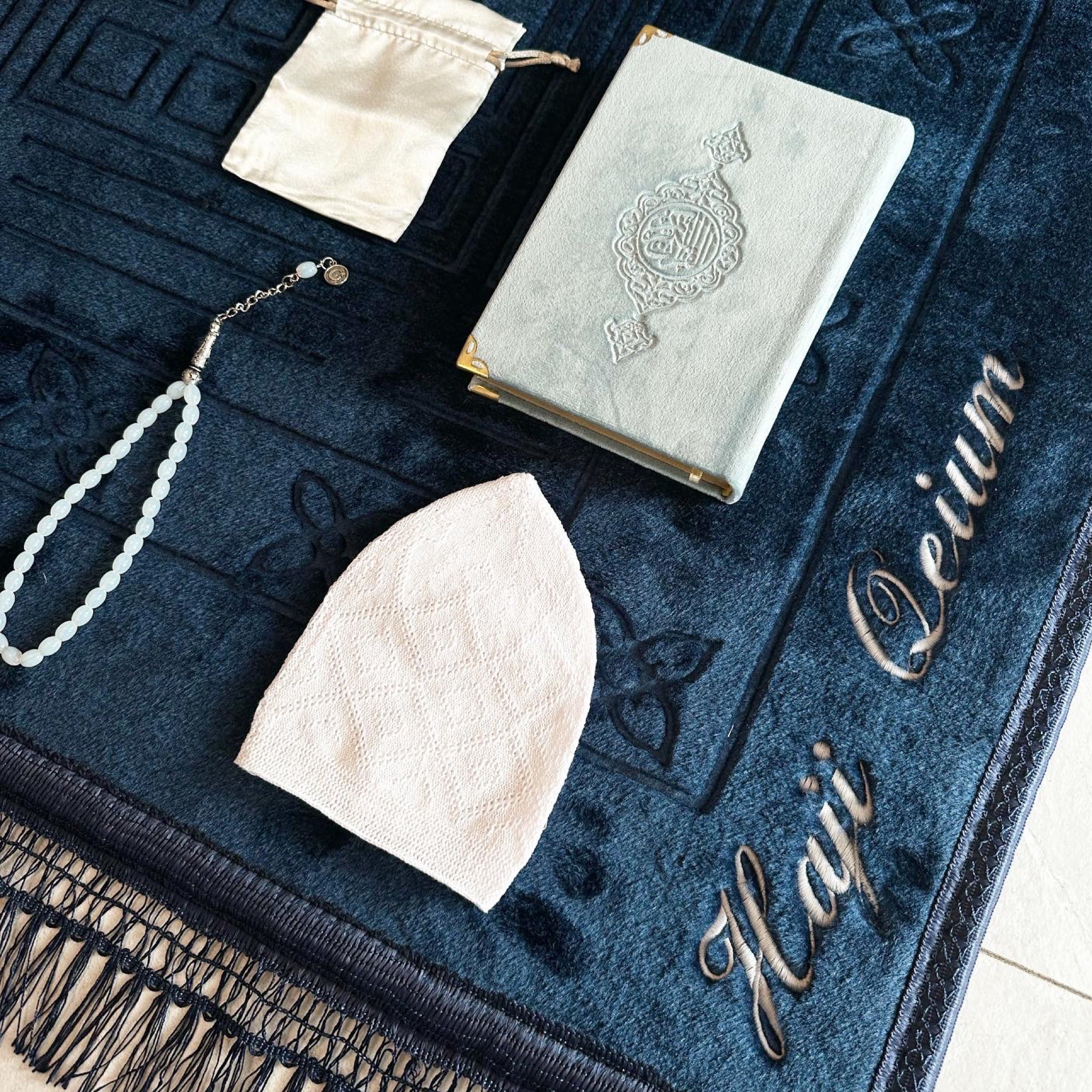 Gebetsteppich Mit Namen Das Ideale Geschenk Diinsign gebetsteppich-mit-namen-das-ideale-geschenk-diinsign